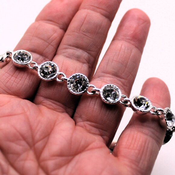 Avon SAQ Rhinestone Tennis Bracelet - Picture 1 of 6